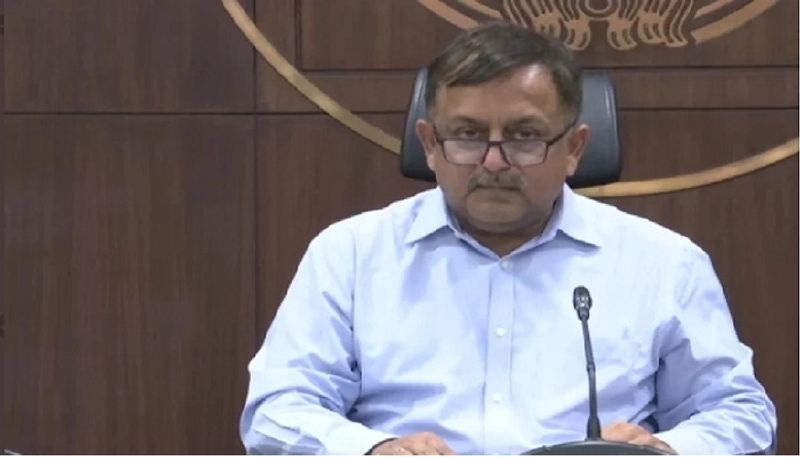 अपर मुख्य सचिव गृह ने जानकारी देते हुए बताया कि गोरखपुर में 163 ट्रेनों में 2 लाख से अधिक लोग आए हैं, जोकि पूरे देश में एक रिकॉर्ड है।
