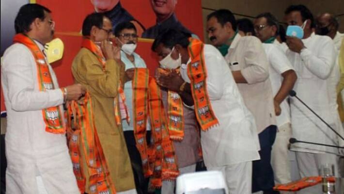 madhya pradesh coronavirus news cases violation of social distance shivraj singh chouhan and kamal nath kpr madhya pradesh coronavirus news cases violation of social distance shivraj singh chouhan and kamal nath kpr