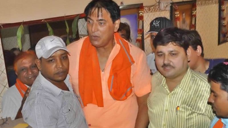 प्रवीण कुमार सोबती अमिताभ बच्चन की सुपरहिट फिल्म 'शहंशाह' में भी काम कर चुके हैं। फिल्म में वे मुख्तार सिंह के रोल में थे, जिनसे अमिताभ कहते हैं- रिश्ते में तो हम तुम्हारे बाप होते हैं नाम है शहंशाह। प्रवीण ने चाचा चौधरी सीरियल में साबू का रोल भी निभाया है।