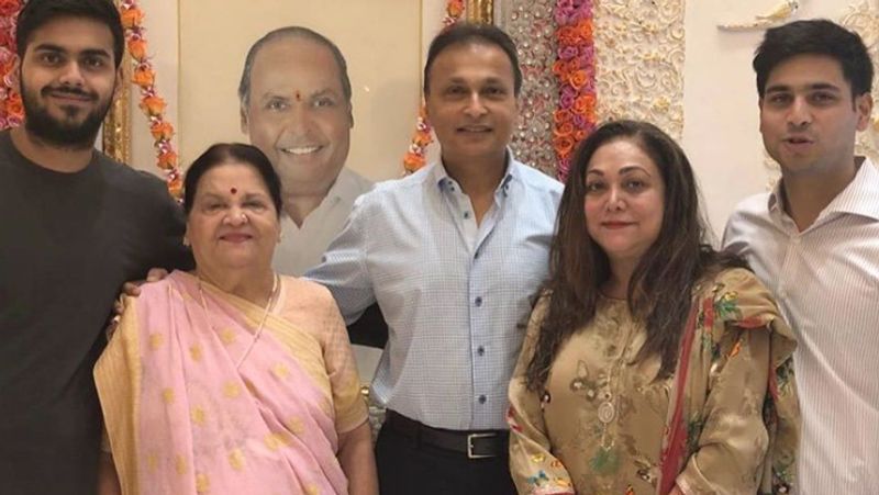 Now, we got another such story of Anil Ambani with yet another beauty queen former Miss Universe Sushmita Sen. Yes, you heard it right.
