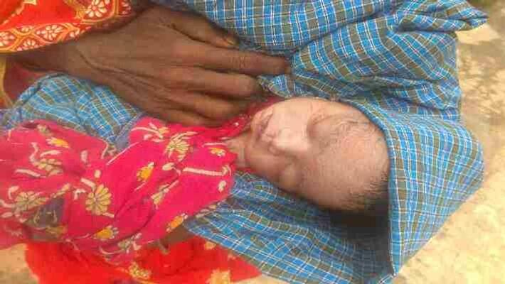 with labor pain woman walk 1.5 km on delivery on road newborn baby dead pra with labor pain woman walk 1.5 km on delivery on road newborn baby dead pra