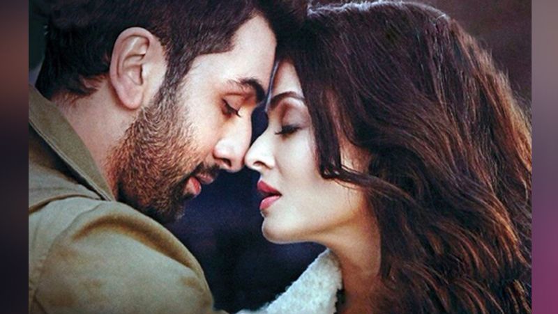 ভয়ে হাত পা কাঁপত।মাঝে মধ্যে ঐশ্বর্যকে স্পর্শ করতেও দ্বিধা হতো। কিন্তু অভিনয়ের কারণে তা করতে বাধ্য করেছিলাম।