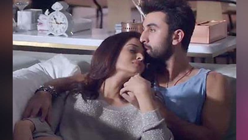 একটা সাক্ষাৎকারে রণবীর জানিয়েছিলেন, অন্তরঙ্গ দৃশ্যের সময় আমি লজ্জা পেতাম।