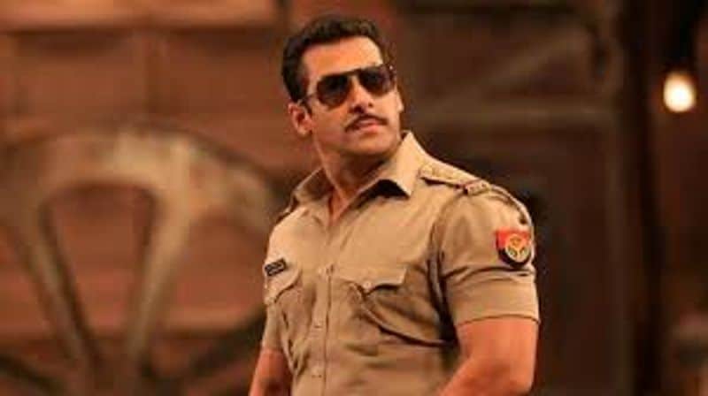 ನನ್ನ ಚಿತ್ರಗಳನ್ನು ಕುಟುಂಬದವರು ಒಟ್ಟಿಗೆ ಕುಳಿತು ನೋಡಲಿ ಹಾಗಾಗಿ ಸಭ್ಯತೆ ಮೀರಿದ ಸೀನ್ಗಳು ಬೇಡ ಎಂದು ತಮ್ಮ ನಿರ್ಧಾರ ಸಮರ್ಥಿಸಿಕೊಂಡಿದ್ದರು ಭಜರಂಗಿ ಬಾಯ್ಜಾನ್.