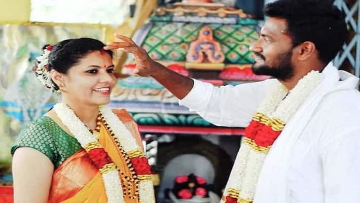Sandalwood Director Sumana Kittur ties the knot with Srinivas amidst the lockdown Sandalwood Director Sumana Kittur ties the knot with Srinivas amidst the lockdown