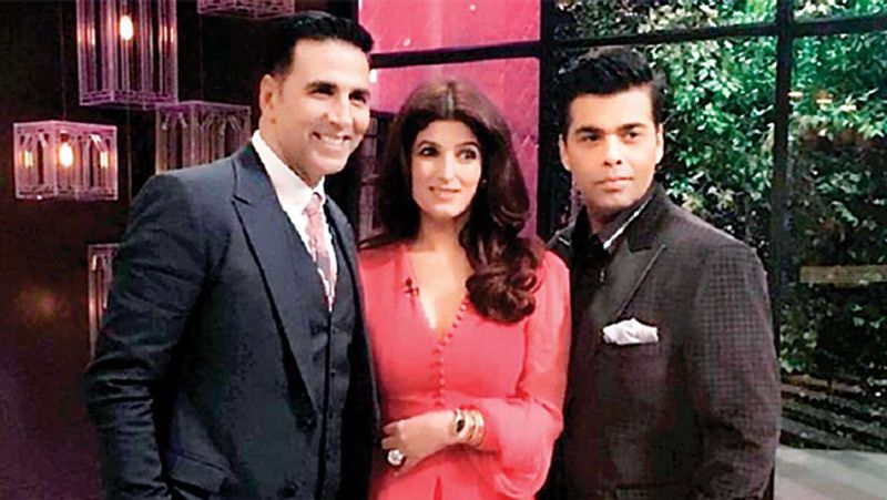 दरअसल, बचपन में करण जौहर और ट्विंकल खन्ना एक ही स्कूल में पढ़ते थे। ट्विंकल को उसी वक्त पता था कि करण उनको पसंद करते हैं, लेकिन इस रिश्ते को दोनों ने कभी आगे नहीं बढ़ाया और हमेशा एक दोस्त की तरह ही रहे। अक्षय कुमार भी इस बात को जानते हैं कि करन जौहर उनकी पत्नी ट्विंकल को स्कूल के दिनों से पसंद किया करते हैं।