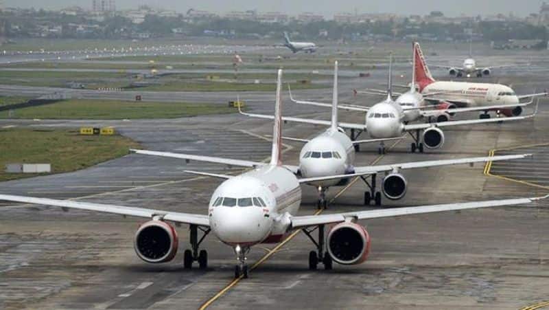 India bans international commercial passenger flights