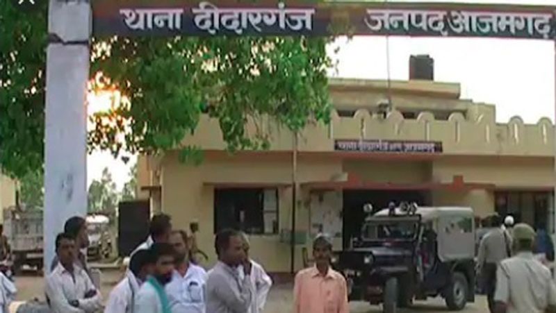 दीदारगंज थाना क्षेत्र के निकासीपुर गांव की रहने वाली रेखा देवी तीन बच्चों की मां है। रेखा को उसका पति रमेश राजभर अक्सर उसे प्रताड़ित करता था। करीब छह माह पूर्व रेखा अपने पति की हरकतों से तंग आकर आत्महत्या करने के लिये घर से बाहर चली गई थी। वहां चितारा महमूदपुर गांव निवासी अंकित यादव ने उसे बचा लिया। जिसके बाद उनकी जान-पहचान हुई और वो एक दूसरे के काफी करीब आ गए।

