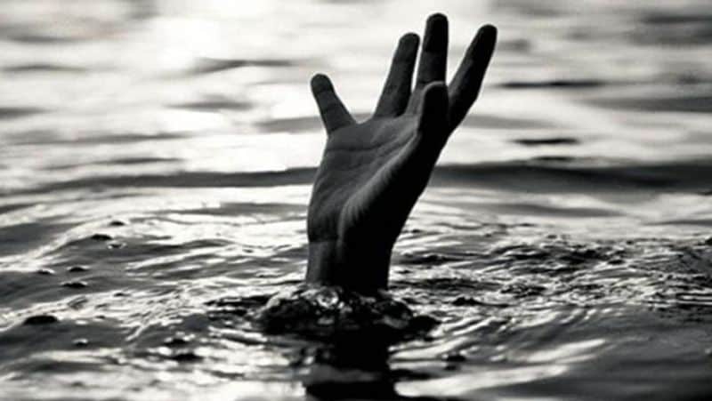 दीदारगंज थाना क्षेत्र के निकासीपुर गांव की रहने वाली रेखा देवी तीन बच्चों की मां है। रेखा को उसका पति रमेश राजभर अक्सर उसे प्रताड़ित करता था। करीब छह माह पूर्व रेखा अपने पति की हरकतों से तंग आकर आत्महत्या करने के लिये घर से बाहर चली गई थी। वहां चितारा महमूदपुर गांव निवासी अंकित यादव ने उसे बचा लिया। जिसके बाद उनकी जान-पहचान हुई और वो एक दूसरे के काफी करीब आ गए।
