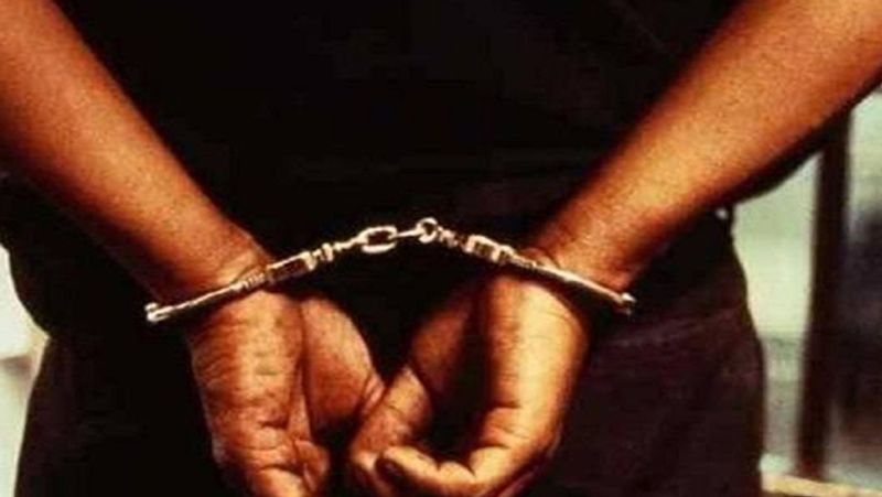 पुलिस पूछताछ में मासूम बेटे ने अपनी इश्कबाज मां की करतूत का पर्दाफाश कर दिया जिसके बाद पुलिस ने प्रेमी और आरोपी पत्नी को हिरासत में लेकर पूछताछ की। यहां दोनों ने अपना जुर्म कबूल कर लिया, जिसके बाद पुलिस ने दोनों को जेल भेज दिया। 