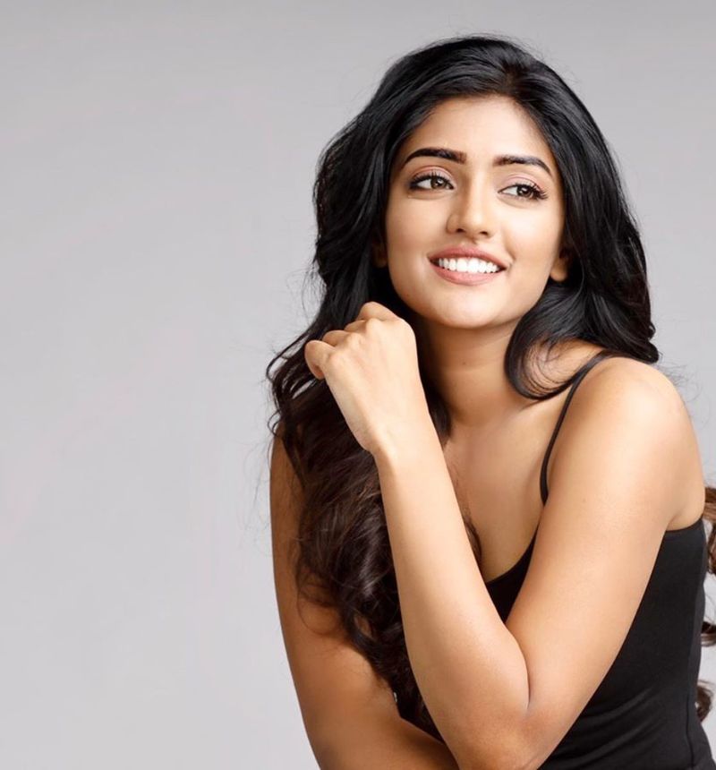 Actress Eesha photo gallery 