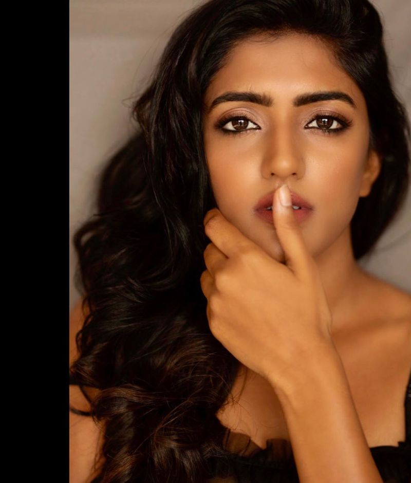 Actress Eesha photo gallery 