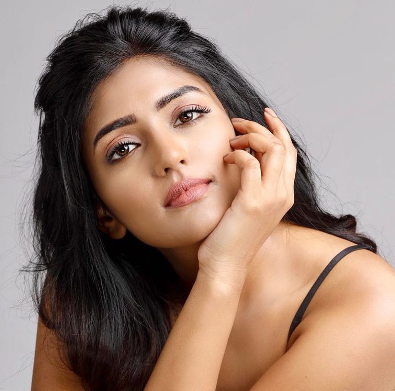 Actress Eesha photo gallery 