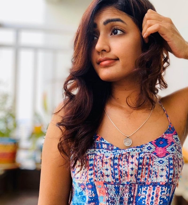 Actress Eesha photo gallery 