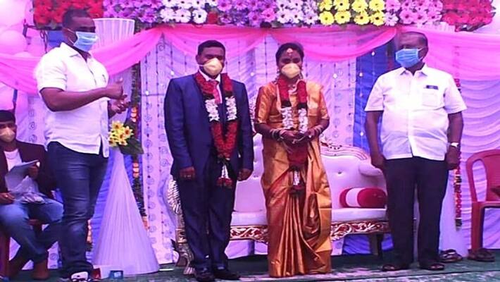Simple Marriage Held at Harapanahalli in Ballari District due to Lockdown Simple Marriage Held at Harapanahalli in Ballari District due to Lockdown