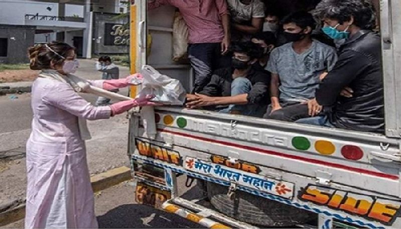 सपा के मीडिया प्रभारी आशीष यादव सोनू ने बताया कि डिंपल यादव कई दिनों से आगरा एक्सप्रेस-वे पर श्रमिकों की सेवा कर रही है। उनके निर्देश पर इसे मीडिया में प्रचारित नहीं किया गया।