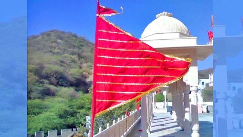 अंगारक चतुर्थी पर किसी मंदिर में लाल रंग का झंडा दान करें। इससे भी मंगल दोष में कमी आ सकती है।