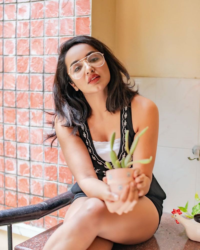 Tejaswimadivada 