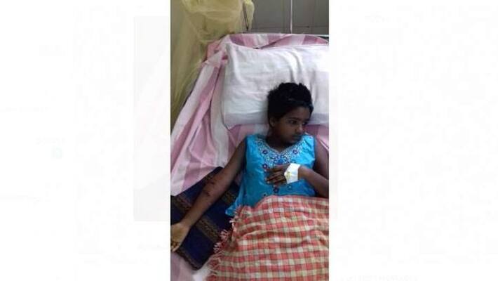 A small monkey bites a girl near Sivagangai. People complain of negligence. A small monkey bites a girl near Sivagangai. People complain of negligence.