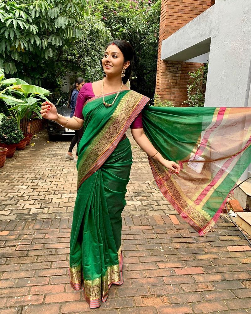 தற்போது சன் டி.வி.யில் ஒளிபரப்பாகி வரும் நாயகி சீரியலில் நடித்து வருகிறார். 