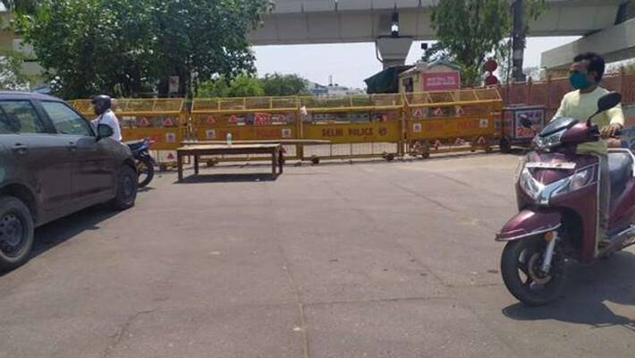 Farmers Protest at Delhi Border: roadblocks removal started which was placed by Police Farmers Protest at Delhi Border: roadblocks removal started which was placed by Police
