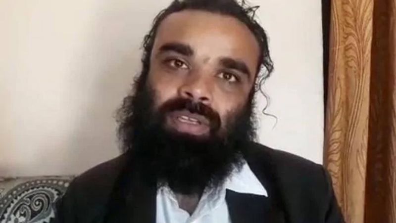 यह मामला मध्य प्रदेश के बैतूल का है। 23 मार्च को पूर्व पत्रकार और वकील दीपक बुंदेले की पुलिसवालों ने बड़ी दाढ़ी को लेकर पिटाई कर दी थी। यह मामला मानवाधिकार से लेकर बार काउंसिल तक पहुंच गया है। पीड़ित वकील ने बताया कि वो अपना चेकअप कराने अस्पताल जा रहे थे। उन्हें डाइबिटीज है। इसलिए वे पैदल ही अस्पताल जा रहे थे। तभी उनकी लंबी दाढ़ी देखकर पुलिसवालों ने कमेंट किए और विरोध करने पर मारा।
