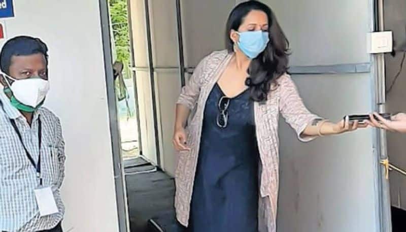 actress bhavana goes to quarantinee