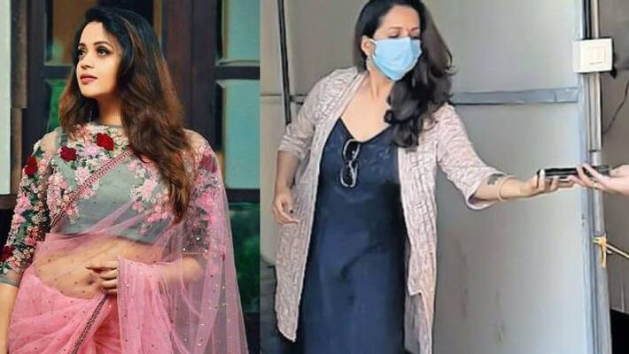 actress bhavana goes to quarantinee actress bhavana goes to quarantinee
