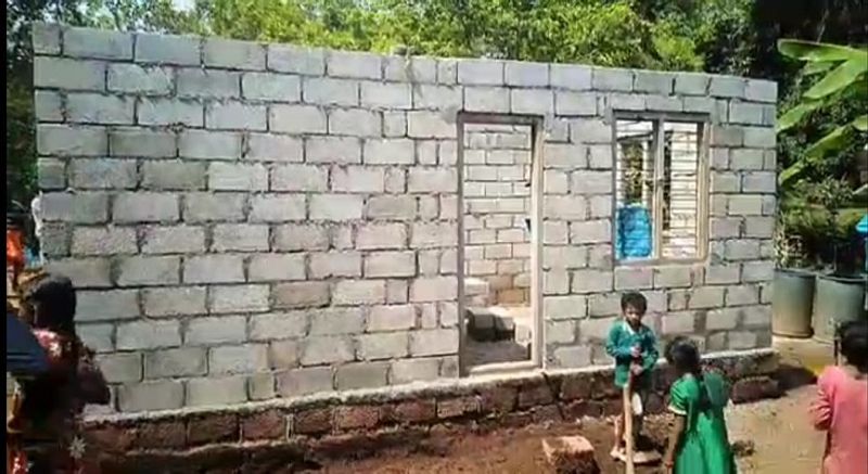 ಈ ಎರಡು ಯುವಕ ಮಂಡಲದ ಸದಸ್ಯರು ಶ್ರಮದಾನ ನಡೆಸುವ ಮೂಲಕ ಅಸಹಾಯಕ ಕುಟುಂಬವೊಂದಕ್ಕೆ ಆಸರೆಯಾಗಿ ಸುಮಾರು 2.5 ಲಕ್ಷ ರೂ. ವೆಚ್ಚದಲ್ಲಿ ಮನೆಯೊಂದನ್ನು ನಿರ್ಮಿಸಿ ಹಸ್ತಾಂತರಿಸಲು ಸಿದ್ಧತೆ ನಡೆಸಿದ್ದಾರೆ. 