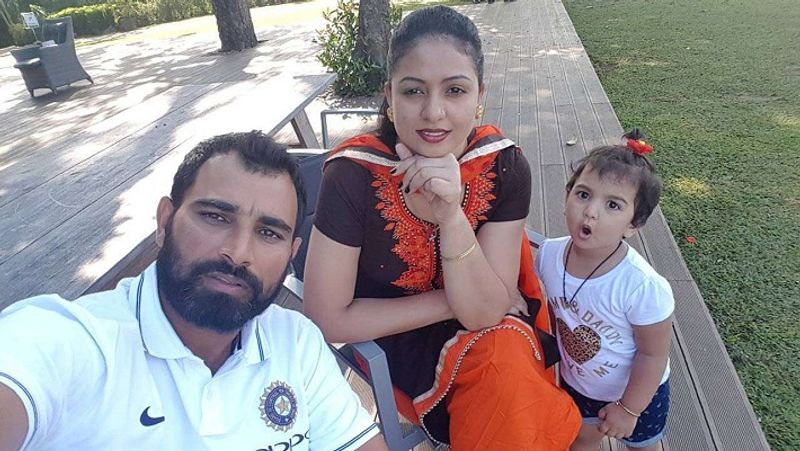 हालांकि शमी ने अपने अवसाद की वजहों का खुलासा तो नहीं किया मगर यह जरूर कहा कि अवसाद से बाहर निकलने में परिवार के अलावा विराट कोहली, टीम के साथी खिलाड़ियों और स्टाफ ने उनकी बहुत मदद की। 