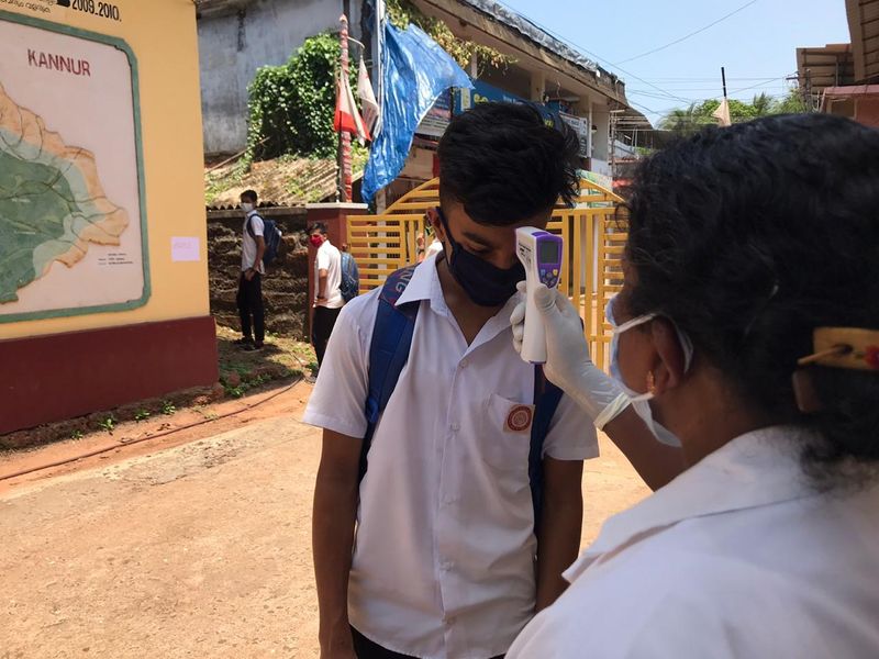 ഈ പ്ലാസ്റ്റിക് ബാഗുകള് പരീക്ഷയ്ക്ക് മുമ്പ് തന്നെ തയ്യാറാക്കി വയ്ക്കേണ്ടതാണ്. സീല് ചെയ്ത ഉത്തരക്കടലാസുകളുടെ ബാഗുകള് അന്നേ ദിവസം തന്നെ മൂല്യനിര്ണയ ക്യാമ്പുകളിലേക്ക് സുരക്ഷിതമായി സൂക്ഷിക്കുന്നതിനായി അയയ്ക്കേണ്ടതാണ്.
