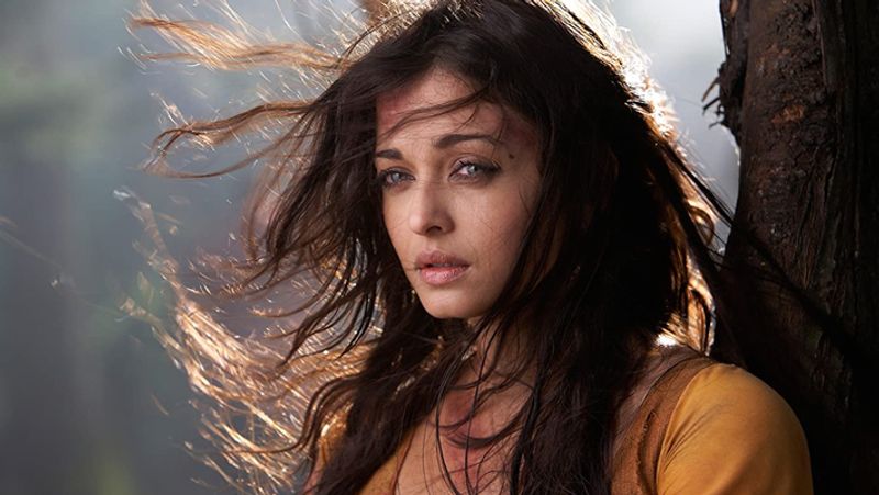 এই ছবিতে কাজ করার আগে তিনি ভাবতেন, বিউটি প্যাজেন্ট থেকে আসা অতি সুন্দরী একজন মহিলা হয়তো অভিনয়ের দিক থেকে নিজের তেমন প্রতিভা দেখাতে পারবেন না। অধিকাংশ সময় সৌন্দর্যই প্রতিভাকে কেড়ে নেয়।