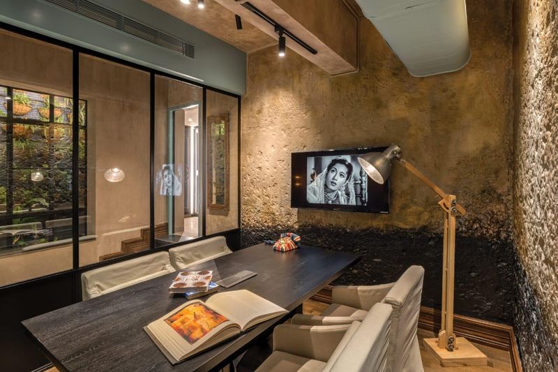 The remarkable part of her Pali Hill studio is that Kangana is promoting plastic free sustainable environment and open workspace to ensure flow of creativity.