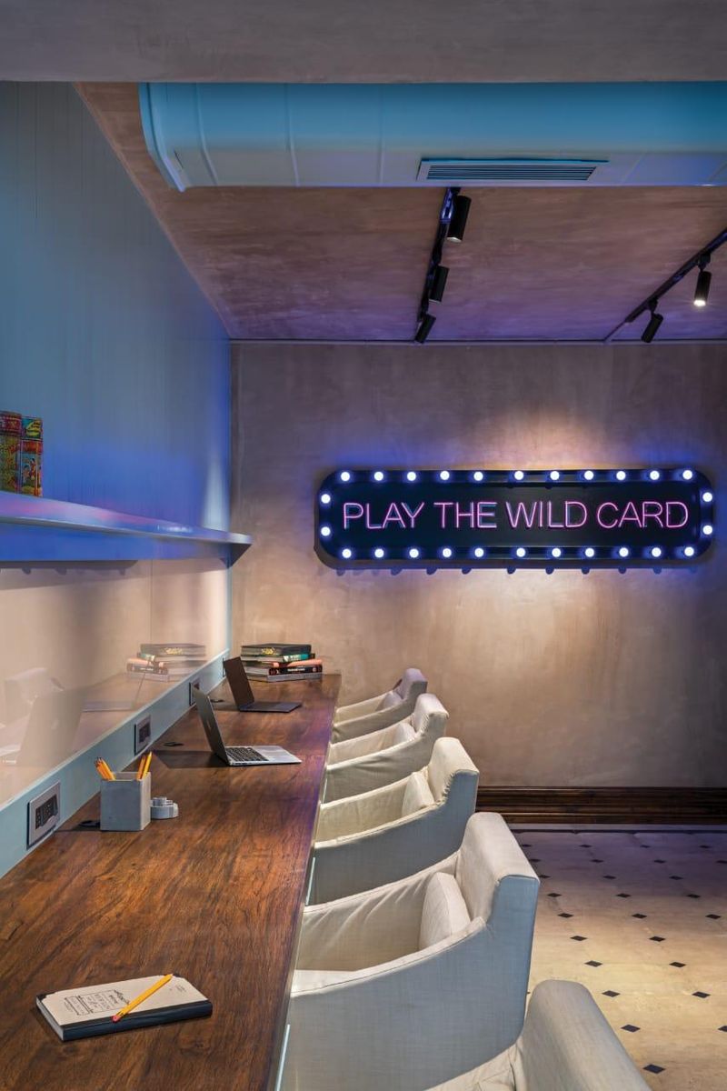 A playful neon sign, 'Play the wild card'! Well that's how your everyday work space would look if you were lucky to work with Kangana someday! 