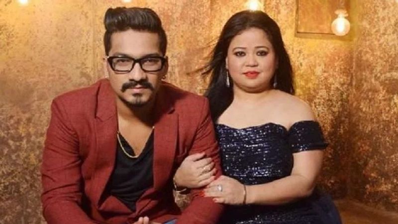 पति हर्ष के साथ कॉमेडियन भारती सिंह।