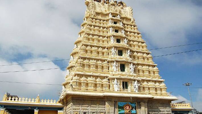 Karnataka Former MLA and Muslim leader of Congress received threat on visiting temple, said - this is Modi era, not Nehru's Karnataka Former MLA and Muslim leader of Congress received threat on visiting temple, said - this is Modi era, not Nehru's