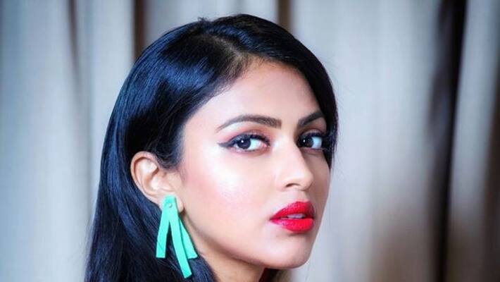 Actress Amala Paul Wear Kerala Style Vetti Sattai Photo Going Viral Actress Amala Paul Wear Kerala Style Vetti Sattai Photo Going Viral