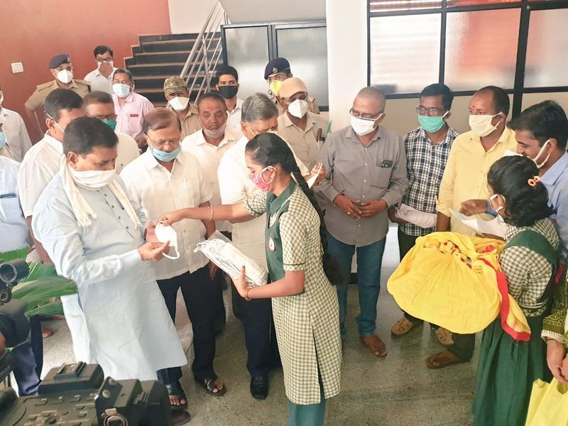 ಮಹಾಮಾರಿ ಕೊರೋನಾ ವಿರುದ್ಧ ಹೋರಾಟಕ್ಕೆ ಅತ್ಯಲ್ಪ ಕಾಣಿಕೆ ನೀಡಿ ಯುವ ಸಮುದಾಯಕ್ಕೆ ಮಾದರಿಯಾದ ವಿದ್ಯಾರ್ಥಿನಿ ಶ್ರೇಯಾ