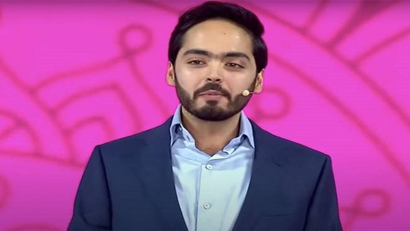फेसबुक खरीद चुका है 9.99 फीसदी हिस्सेदारी
इसके पहले रिलायंस जियो प्लेटफॉर्म में फेसबुक, जनरल अटलांटिक, सिल्वर लेक और विस्टा इक्विटी द्वारा निवेश की घोषणा की जा चुकी है। फेसबुक ने जियो में 9.99 फीसदी हिस्सेदारी खरीदी है। इसके लिए फेसबुक 5.7 बिलियन डॉलर (करीब 43,574 करोड़ रुपए) का निवेश कर रहा है। 