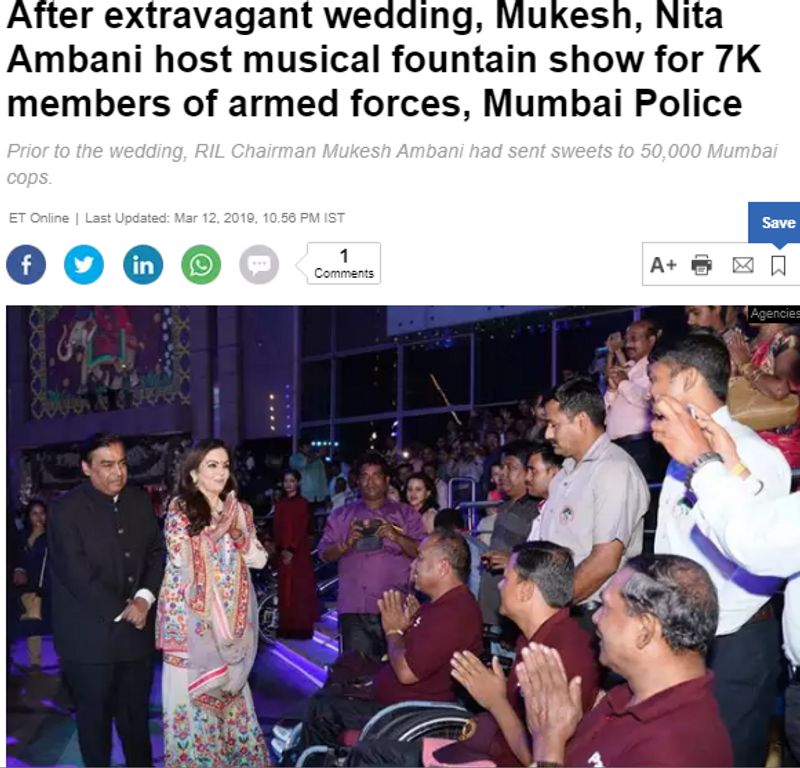 सच क्या है?
ग्राफिक कार्ड के ऊपरी हिस्से में जो तस्वीर है वह असली है लेकिन इसके साथ किया जाने वाला दावा गलत और भ्रामक है। असल में यह तस्वीर अंबानी परिवार द्वारा सशस्त्र बलों और मुंबई पुलिस के करीब 7 हजार जवानों के लिए आयोजित एक खास म्यूजिकल फाउंटेन शो के दौरान खींची गई थी। इन शो के लिए सेना, नौसेना, अर्द्धसैनिक बलों, मुंबई पुलिस, रेलवे प्रोटेक्शन फोर्स (RPF) के करीब 7 हजार जवानों को उनके परिवारों के साथ बुलाया गया था।