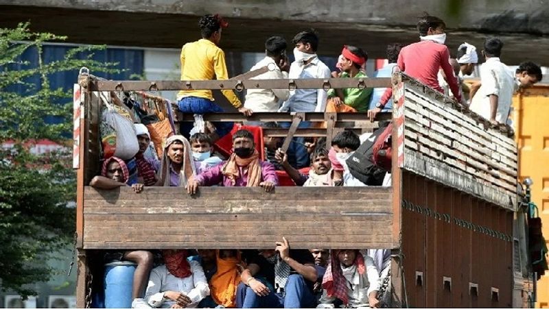 संयुक्त परिवार का हिस्सा ही क्यों न हो, क्योंकि किसानों को सीधे मदद देने वाली इस स्कीम में परिवार का मतलब है कि पति-पत्नी और 18 साल से कम उम्र के बच्चे। उसके अलावा अगर किसी का नाम खेती के कागजात में है तो उसके आधार पर वो अलग से लाभ ले सकता है।
