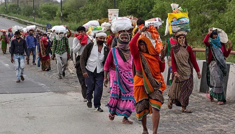 व्यक्ति के पास खेती की जमीन के कागजात के अलावा पीएम किसान स्कीम का लाभ लेने के लिए बैंक अकाउंट नंबर और आधार नंबर होना जरूरी है। इस डेटा को राज्य सरकार वेरीफाई करती है, तब केंद्र सरकार पैसा भेजती है।