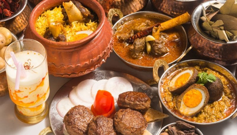 এমনিতেই গরম তার উপর করোনা আতঙ্ক, এই দুটোই মাথায় রাখতে হবে। মাছ, মাংস যতই সুস্বাদু করে শাশুড়ি রান্না করুক না কেন ওজন বুঝে ভোজন করতে হবে। 
