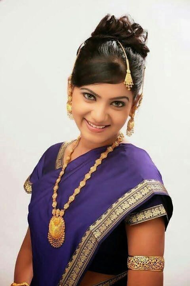 Another said, "#WeSupportPoojaHegde plastic samantha dont go near pooja she's too hot you'll be burned."