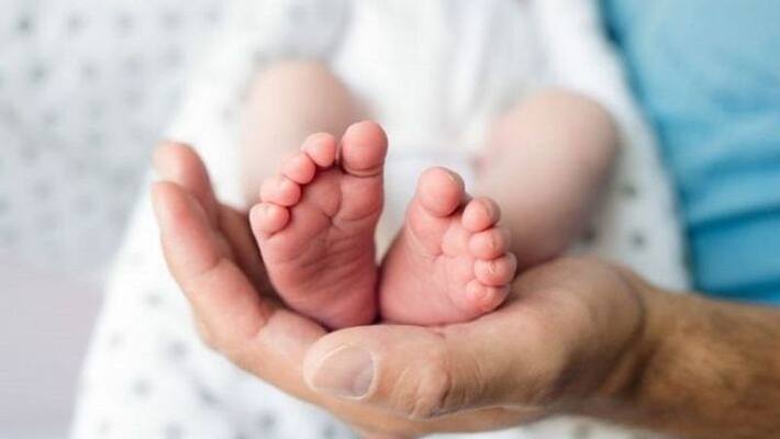 Migrants rush to take seats inside bus, 10-day-old child dies in mother's lap asa Migrants rush to take seats inside bus, 10-day-old child dies in mother's lap asa