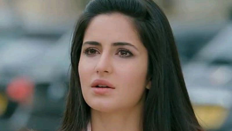 বিচ্ছেদের পর ক্যাটরিনার মন ভাঙলেও তিনি জানিয়েছিলেন, রণবীরের জন্যই সোশ্যাল মিডিয়াতে তিনি নিজের প্রফাইল খুলেছিলেন, যাবতীয় খুটিনাটিও শিখিয়েছিলেন রণবীর।