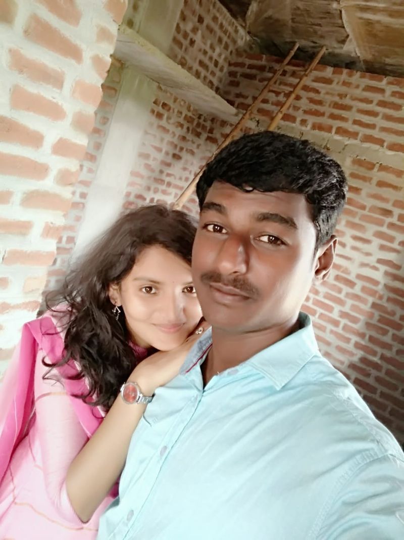 ಬೆಂಗಳೂರುನ ತಾವರಕೇರೆ ಪೊಲಿಸ್ ಠಾಣೆ ವ್ಯಾಪ್ತಿಯಲ್ಲಿ ಆತ್ಮಹತ್ಯೆ ಮಾಡಿಕೊಂಡಿದ್ದಾನೆ ಎಂದು ತಿಳಿದುಬಂದಿದೆ.