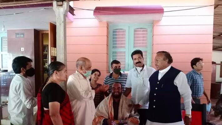 Shivamogga In Charge Minister KS Eshwarappa Visits Narasepura to meet Naati Vaidya Narayana Murthy In Sagara Shivamogga In Charge Minister KS Eshwarappa Visits Narasepura to meet Naati Vaidya Narayana Murthy In Sagara