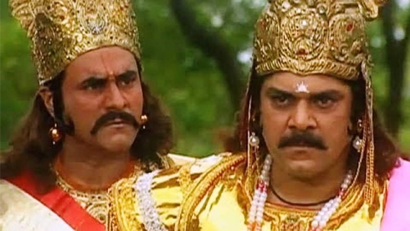 पंकज धीर ने इंटरव्यू में अपने किरदार के बारे में बात करते हुए कहा कि लोग इतने सालों से उन्हें लगातार प्यार करते आए हैं। इसका क्रेडिट महाभारत शो को जाता है। अगर स्कूल की इतिहास की किताबों में जहां कर्ण का जिक्र आता है, वहां उनकी फोटो का इस्तेमाल किया गया है। 