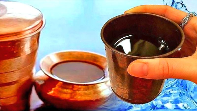 1. तांबे के कलश में जल भरकर उस पर श्रीफल रखकर घर या दुकान की उत्तर दिशा में इस स्थापित करना करना। ऐसा करने से शुभ फलों की प्राप्ति होती है।
